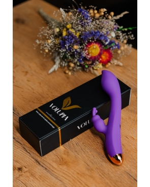 Zajączek – wibrator erotyczny na tle kwiatów